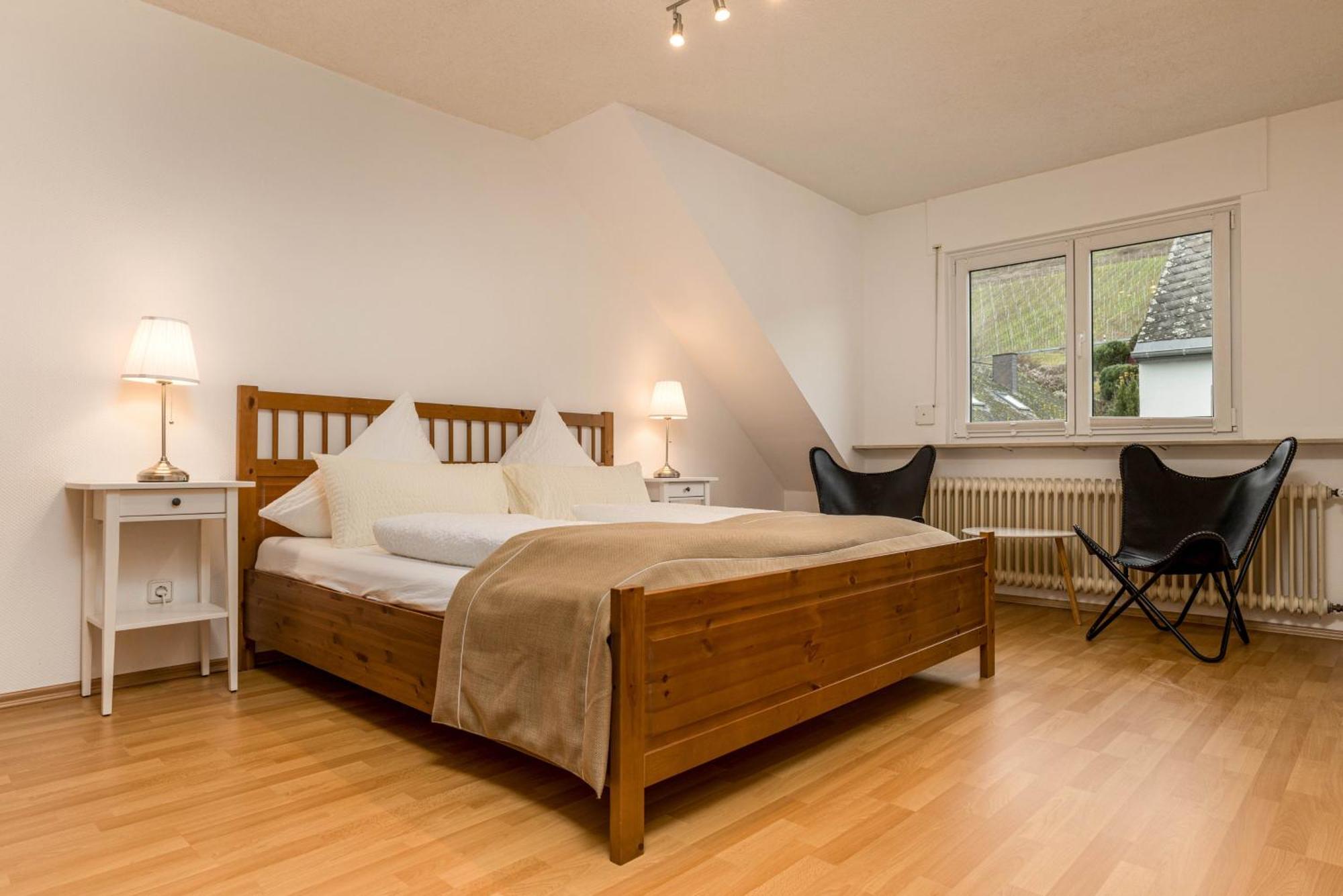 Riesling Appartement For 2 - 4 People - Billiards - Balcony With Mosel View - Parking - Wine Barrel Bar - Fully Equipped Kitchen - Netflix - Waiputv - 3 Km From Cochem Klotten Exterior photo