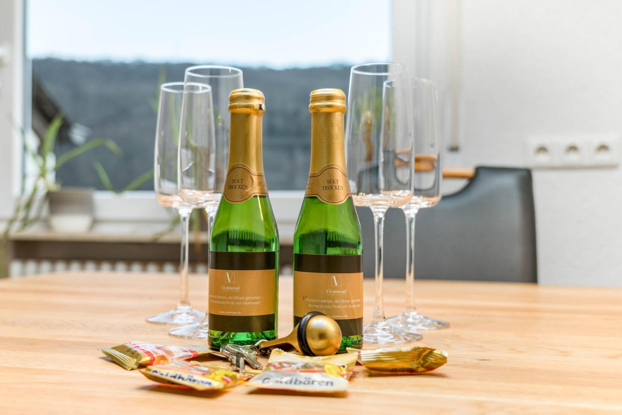 Riesling Appartement For 2 - 4 People - Billiards - Balcony With Mosel View - Parking - Wine Barrel Bar - Fully Equipped Kitchen - Netflix - Waiputv - 3 Km From Cochem Klotten Exterior photo