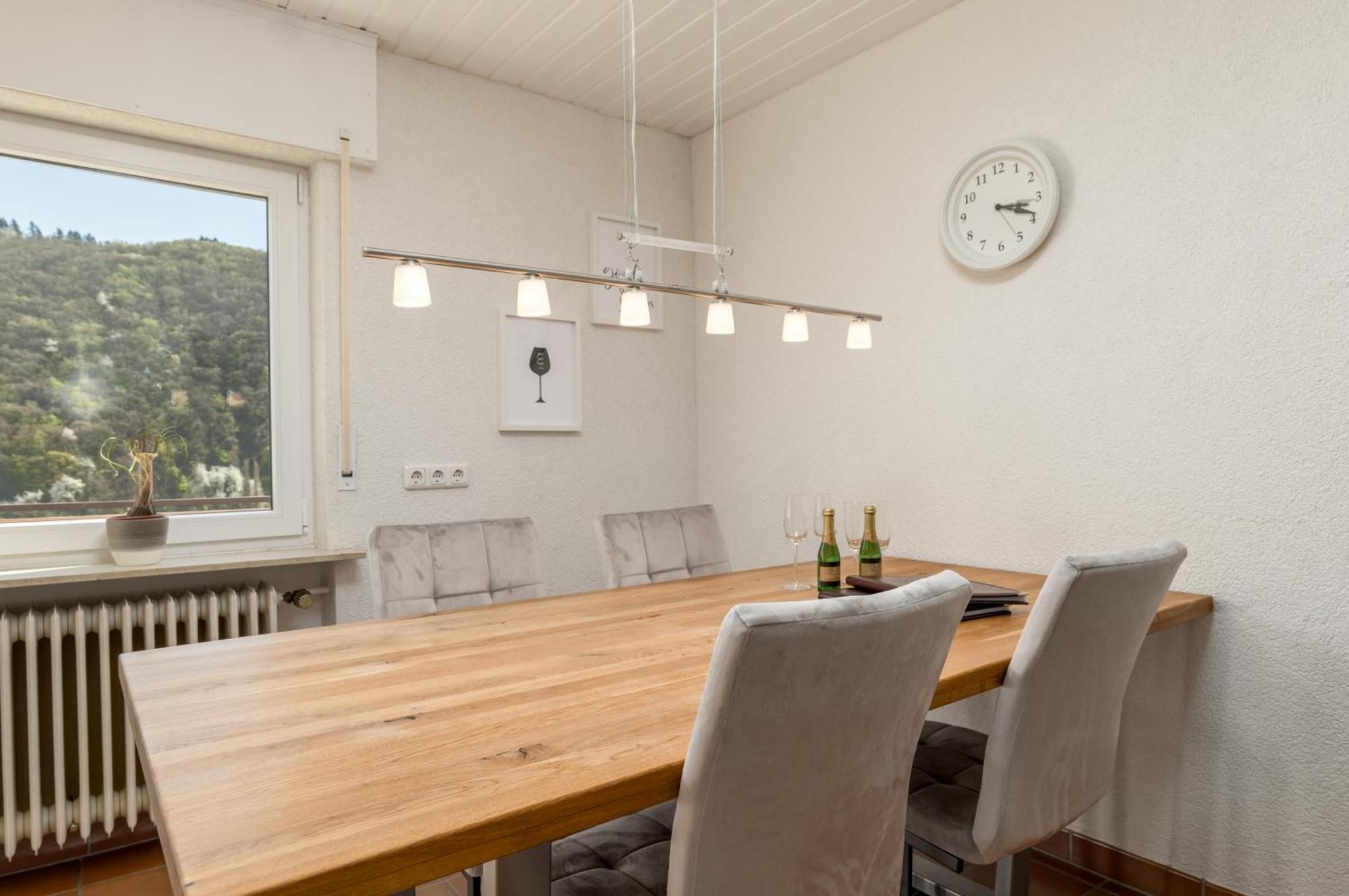 Riesling Appartement For 2 - 4 People - Billiards - Balcony With Mosel View - Parking - Wine Barrel Bar - Fully Equipped Kitchen - Netflix - Waiputv - 3 Km From Cochem Klotten Exterior photo
